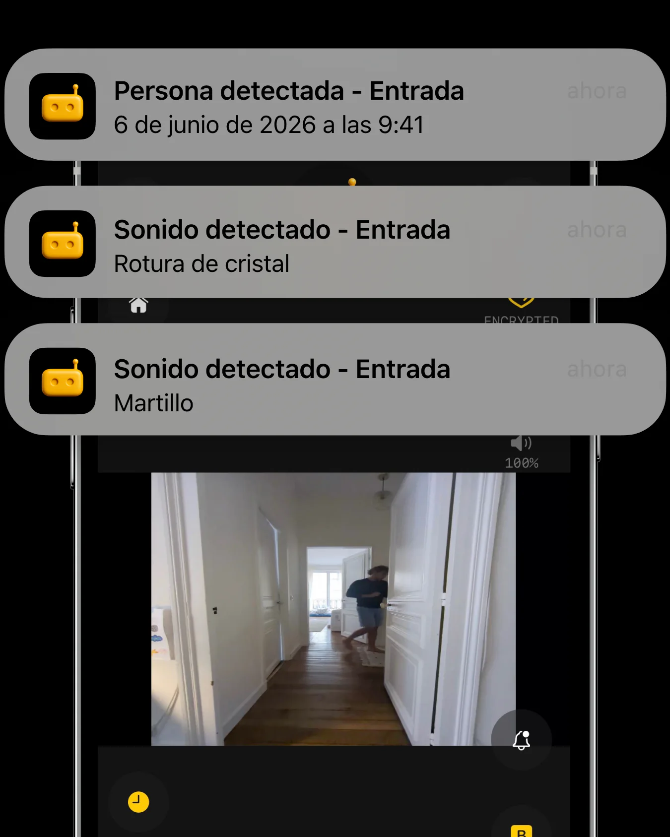 La app receptora de RECAM en un móvil, mostrando una alerta de detección de personas enviada por un móvil viejo convertido en cámara de seguridad