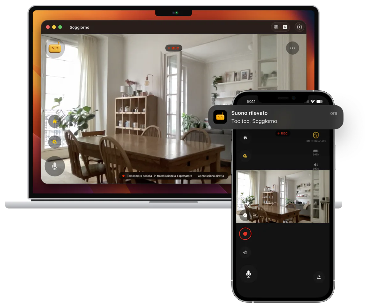 RECAM su un MacBook usato come telecamera, che riprende un soggiorno, mentre un iPhone mostra la stessa diretta sotto l’avviso «Suono rilevato: Toc toc, Soggiorno»